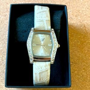 BVT134 watch. Keeps perfect time unique style band,beige